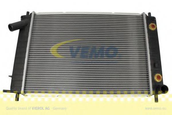 FORD ME96FB8005DD Радіатор, охолодження двигуна
