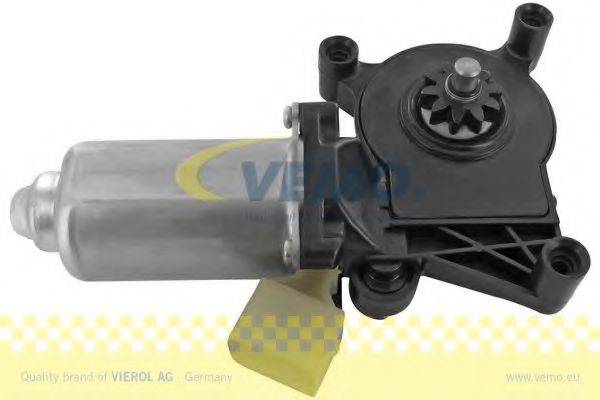MERCEDES-BENZ 210 820 58 42 Електродвигун, склопідйомник