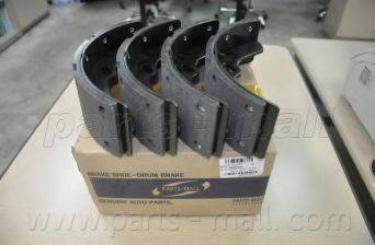 HYUNDAI 5830545A30 Комплект гальмівних колодок